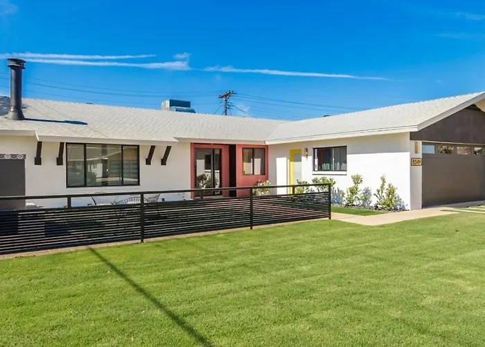 Holiday home Sophisticated Luxury W Heated Pool, Ev Charger
