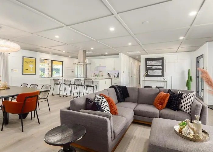 Sophisticated Luxury W Heated Pool, Ev Charger Holiday home