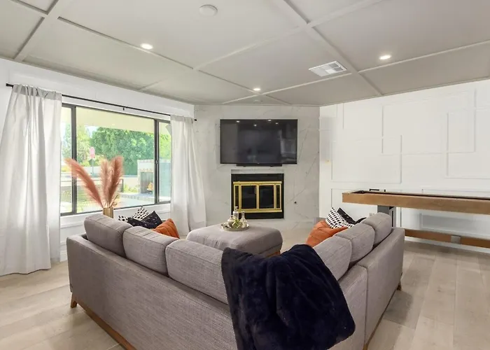 Holiday home Sophisticated Luxury W Heated Pool, Ev Charger *