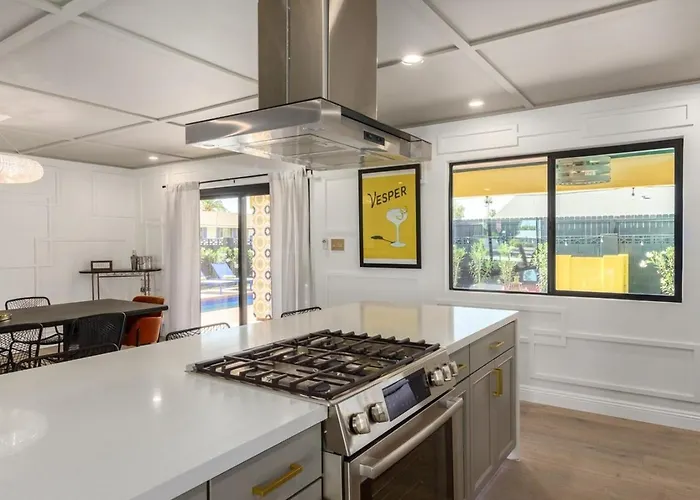 Sophisticated Luxury W Heated Pool, Ev Charger Holiday home