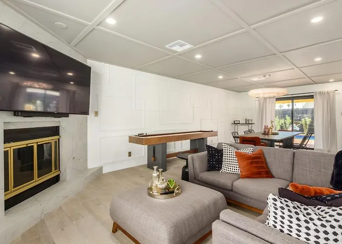 Holiday home Sophisticated Luxury W Heated Pool, Ev Charger